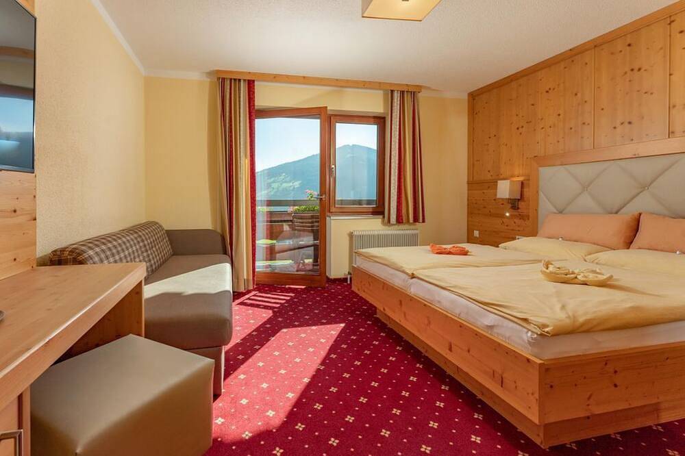 Doppelzimmer mit Dusche, Wc - Hotel Garni Hochwurzen in Rohrmoos, Schladming-Dachstein