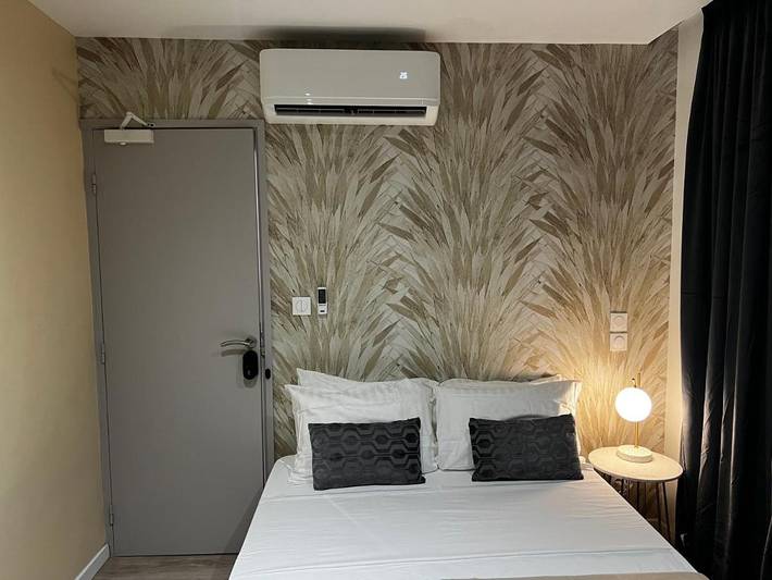 Chambre d’hôte pour 2 personnes, avec piscine et balcon