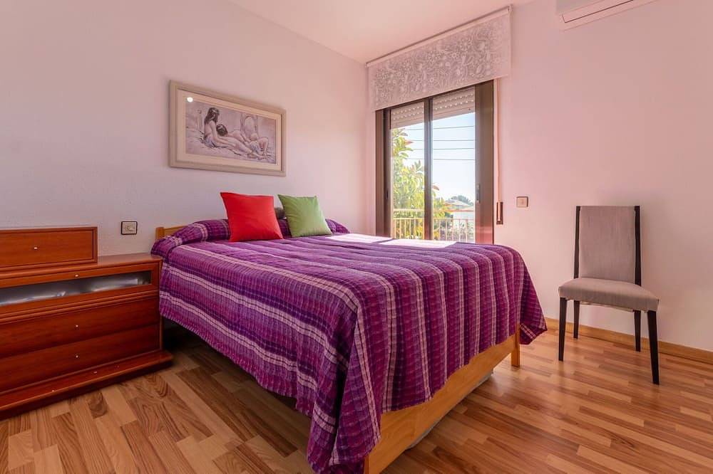 Preciosa casa de vacaciones privada con A/C, piscina privada, Wifi, Tv, patio, mascotas permitida in Creixell, Costa Dorada