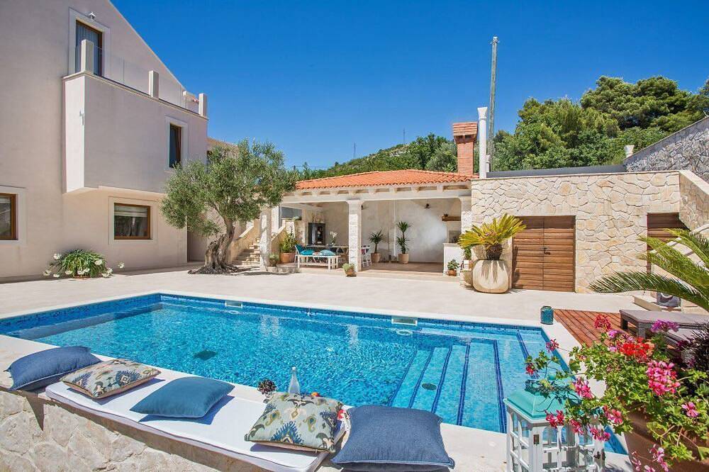 Massive Holiday Villa Overlooking the Adriatic Sea in Orasac, Grad Dubrovnik
