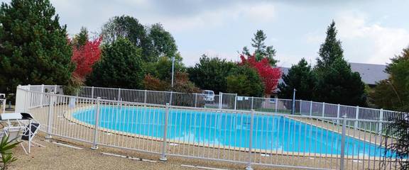 Gîte pour 4 personnes, avec jardin et piscine, animaux acceptés à Équemauville