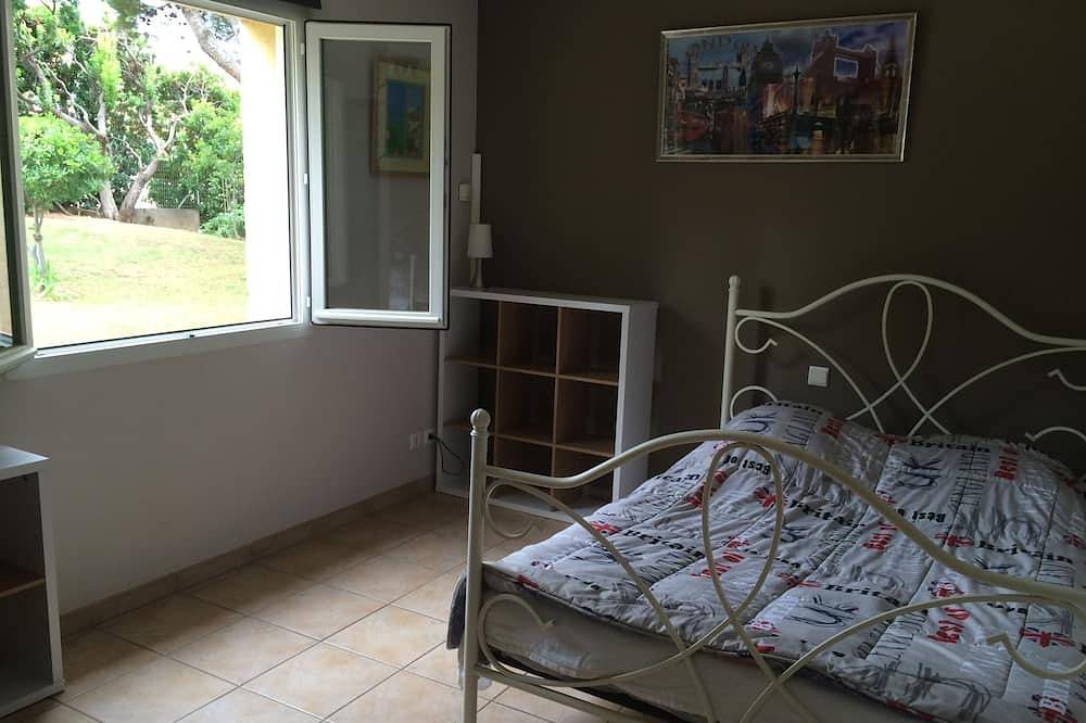 Carqueiranne Un Petit Coin De Paradis- Piscine -jeux  pour les enfants- in Carqueiranne, Région de Toulon