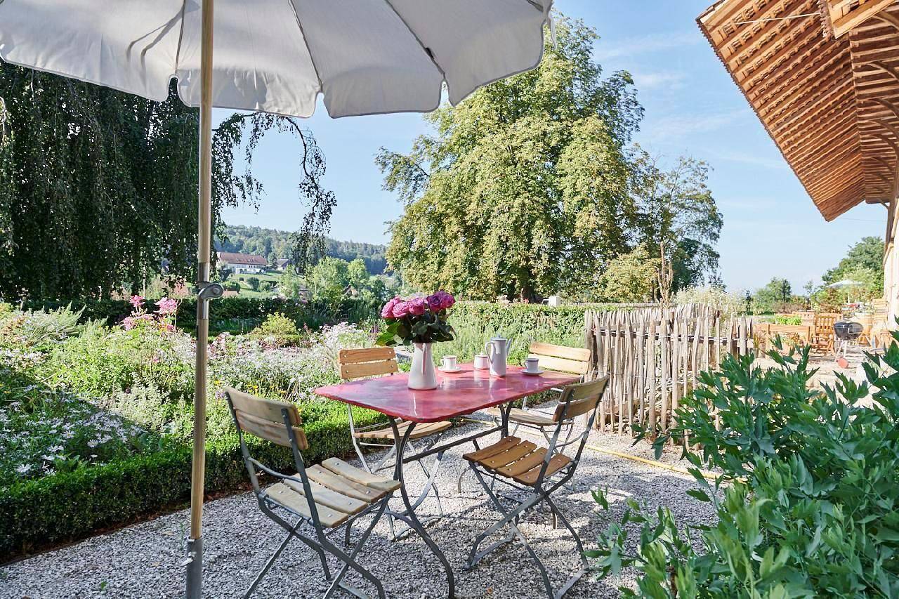 Entire holiday apartment, Schlossgut Münchenwiler - Appartment downstairs in Three-Lakes