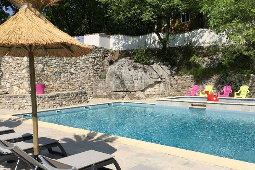 Gemütliches Chalet mit Terrasse in Vogüé in Vogüé, Ardèche