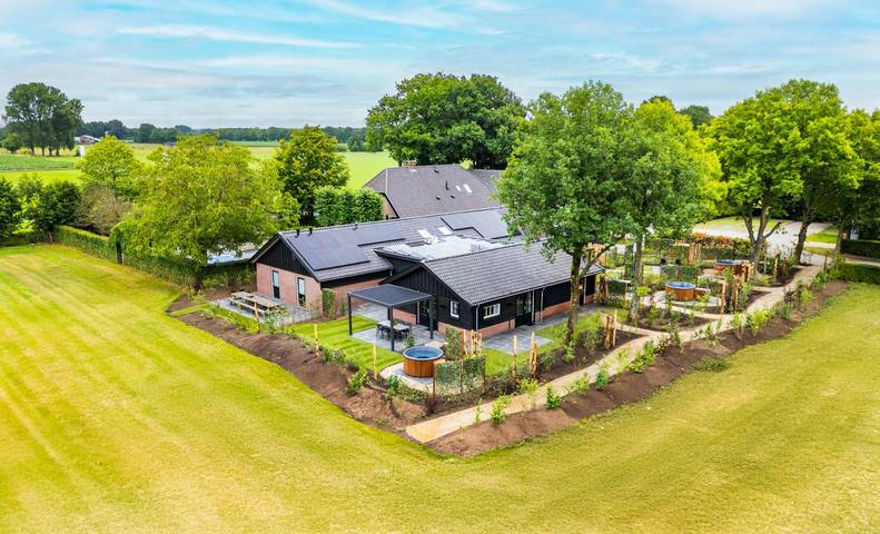 Vakantiehuis voor 6 personen, with terras and tuin as well as zwembad, met huisdier in Otterlo