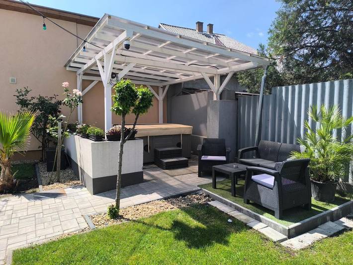 Gîte pour 3 personnes, avec jacuzzi et jardin à Eger