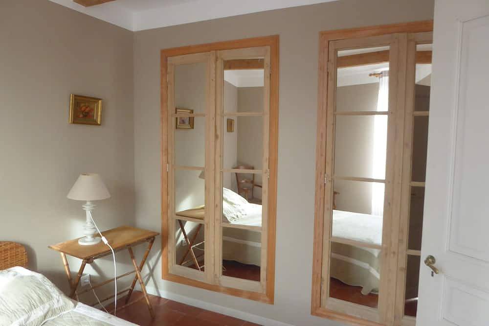 Ancienne Bâtisse en Pierre Dans la Tradition des Maisons Vigneronnes in Roquefort-des-Corbières, Narbonne region