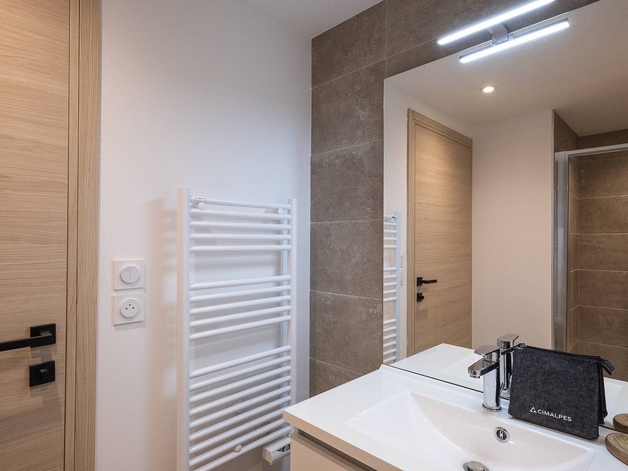 Entire apartment, Modern apartment with large terrace in Cernix in Cohennoz, Albertville region