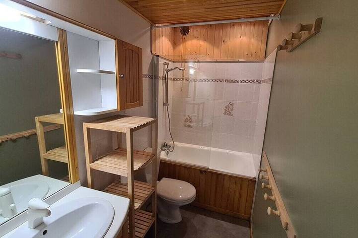 Ganze Wohnung, Superb Studio 4 Personen in Les Angles, 22m², Blick auf den See, zu den Geschäften und Trails in Les Angles, Parc naturel régional des Pyrénées catalanes