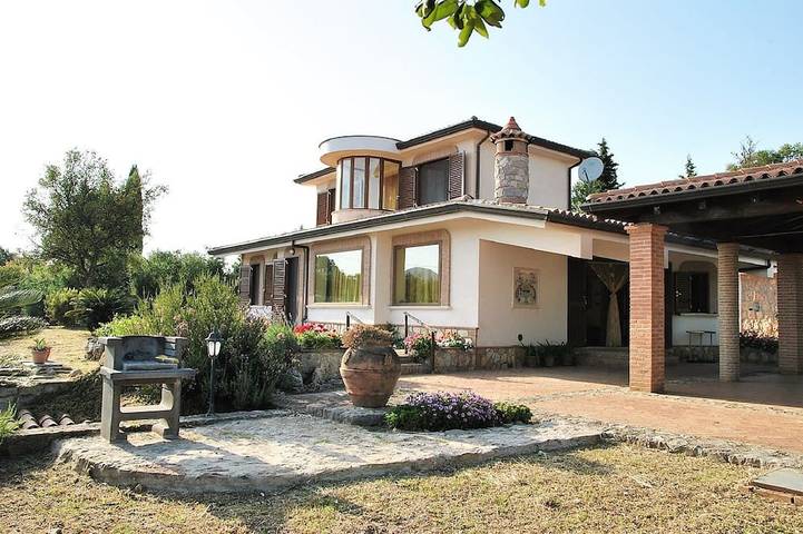 Villa pour 12 personnes, avec terrasse ainsi que piscine et jardin - 1