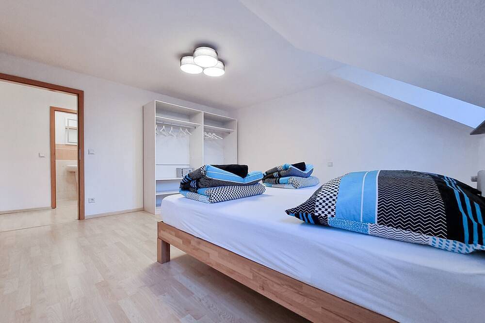 Ganze Wohnung, Alpha Apartments: Xxl Dachstudio, 8 Bett, Terrasse in Krefeld, Niederrhein