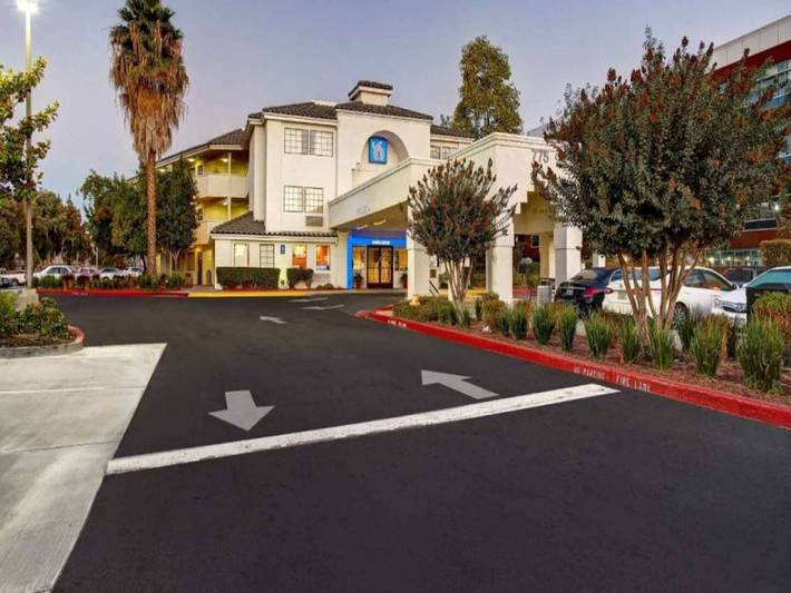 Apartamento entero, Sunny 1 cama tamaño queen | Ducha adaptada para personas con discapacidad in Sunnyvale, Silicon Valley