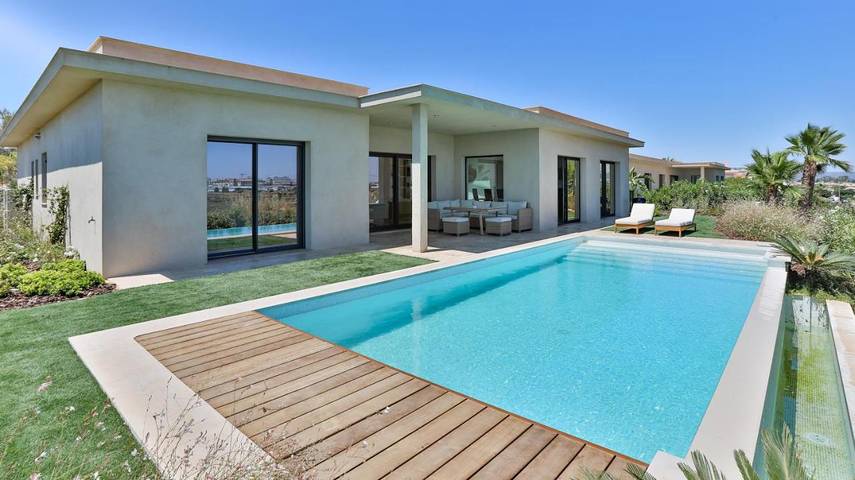 Villa pour 6 personnes, avec piscine ainsi que vue et jardin, animaux acceptés à Faro - 4
