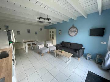 Gîte pour 4 personnes, avec jardin à Ardillières