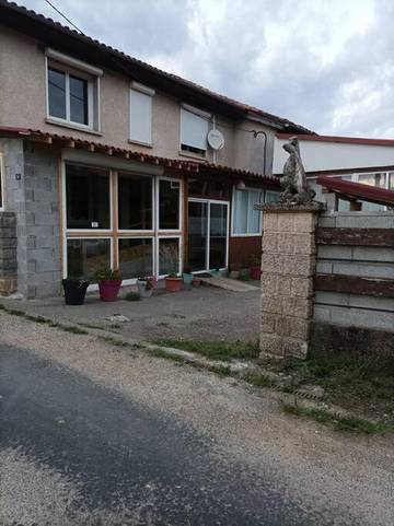 Gîte pour 16 personnes, avec terrasse et jardin à Estadens