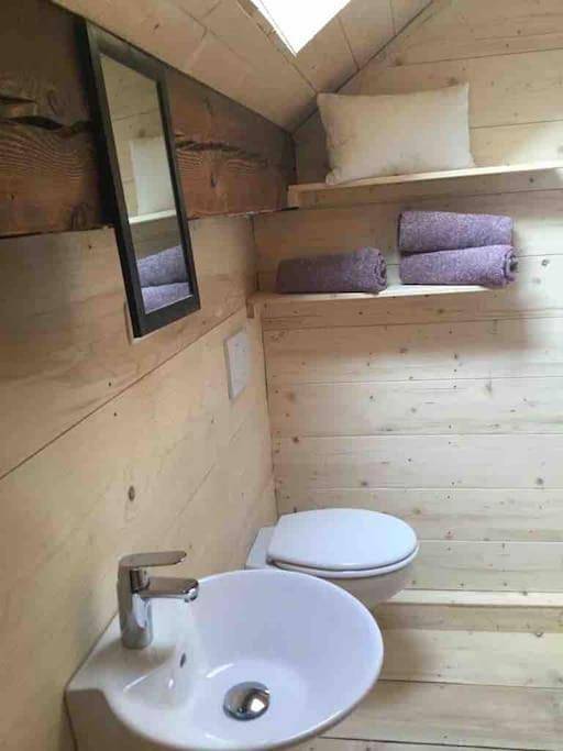 Ganze Wohnung, Chalet mit Almhüttencharme für bis zu 11 Personen in Litzendorf, Landkreis Bamberg