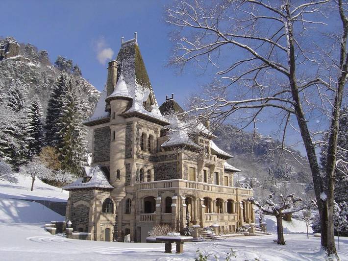 Maison d’hôte pour 4 personnes, avec Balcon et Terrasse ainsi que Jardin et Piscine à Thiézac