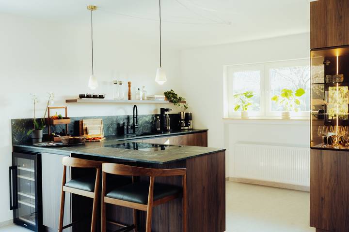 Ganze Wohnung, Stilvolles Ferienhaus für 6 Personen mit Terrasse in der wunderschönen Vulkaneifel in Bettenfeld, Bernkastel-Kues & Umgebung