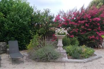 Location de vacances pour 6 personnes, avec jacuzzi ainsi que jardin et terrasse, animaux acceptés à Cognac