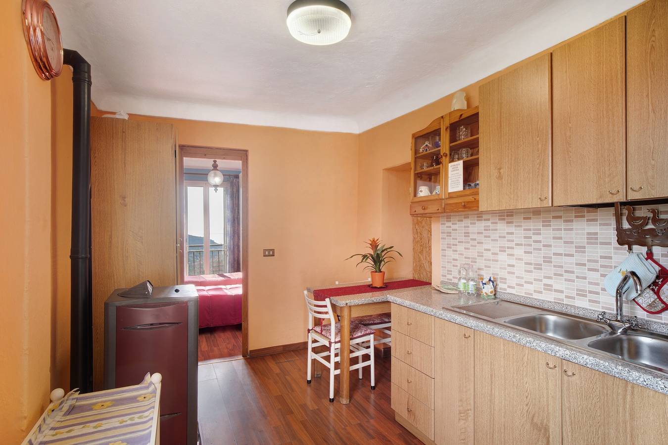 Appartement entier, Appartement "Casa Vita" avec vue sur la mer, jardin privé et Wi-Fi in Vallebona, Riviera di Ponente