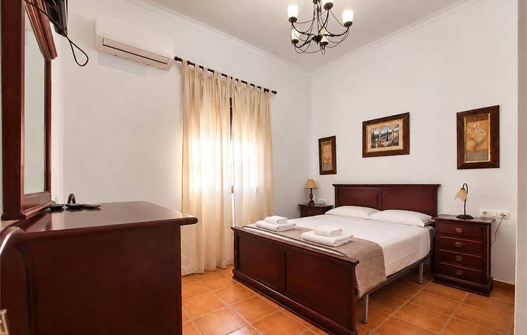 Moderne 2-Zimmer-Wohnung mit Pool und Parkplatz in der Nähe des Stadtzentrums von Bornos in Bornos, Pueblos Blancos