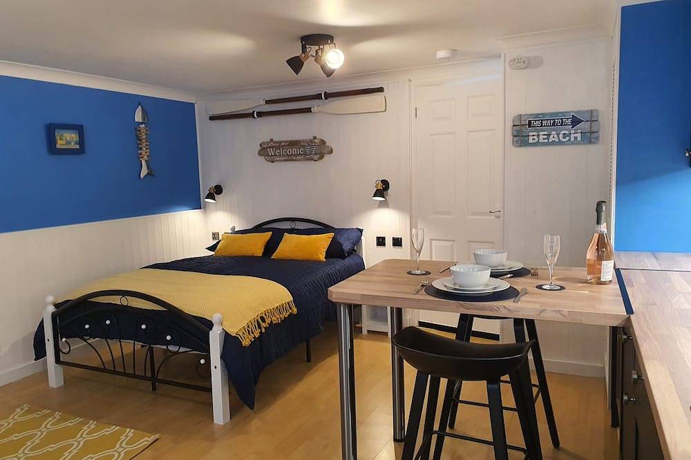 Hayling Hideaway, private self contained cosy annex near to beach in Hayling Island, Havant