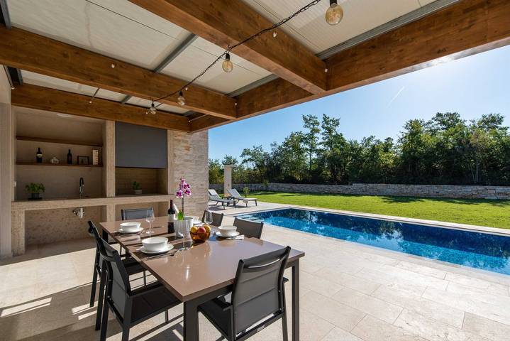 Villa pour 4 personnes, avec piscine