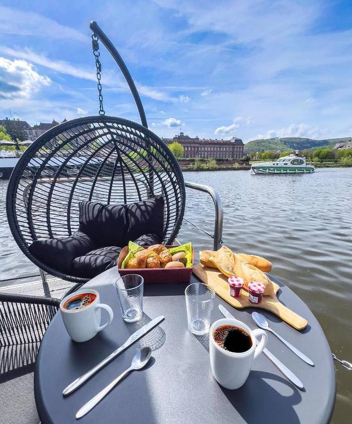 Bateau pour 2 personnes, avec terrasse et jacuzzi dans Grand Est - 2