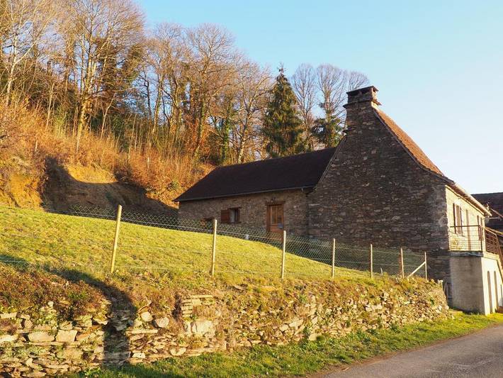 Location de vacances pour 7 personnes, avec Balcon ainsi que Terrasse et Vue à Gagnac-sur-Cère