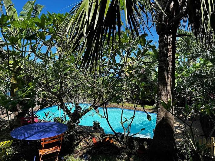 Location de vacances pour 6 personnes, avec terrasse et piscine aux Avirons - 2