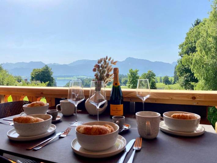 Ferienwohnung für 6 Personen, mit Ausblick und Seeblick sowie Balkon in Rieden
