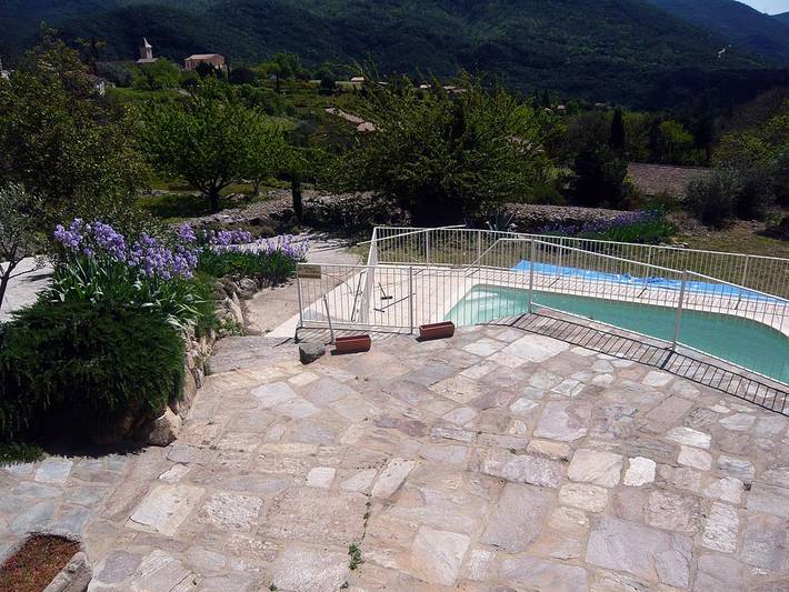 Gîte pour 10 personnes, avec terrasse ainsi que jardin et piscine dans l' Hérault - 4