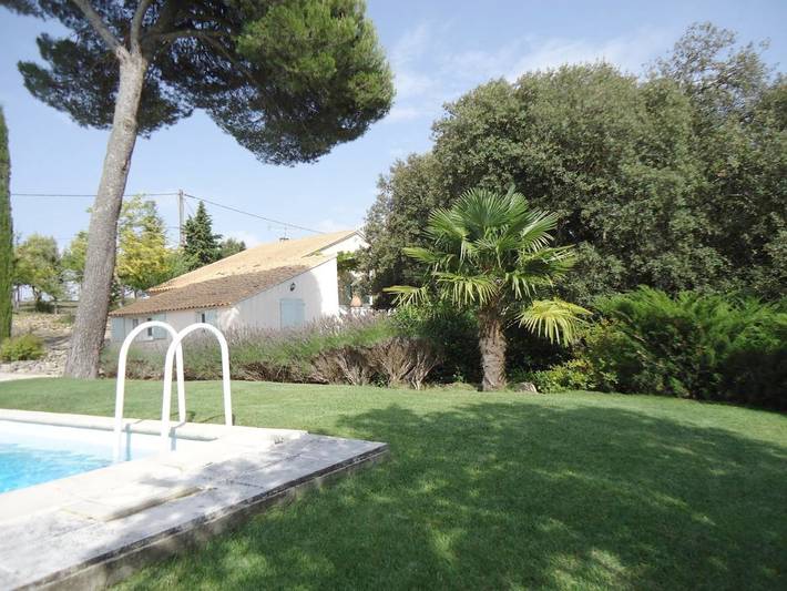 Chambre d’hôte pour 3 personnes, avec Terrasse et Jardin ainsi que Piscine et Vue à Rognes