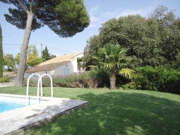 Chambre d’hôte pour 3 personnes, avec terrasse et piscine, animaux acceptés à Rognes