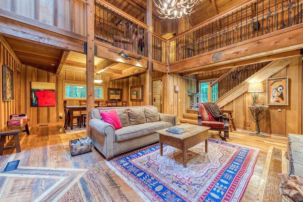 Atemberaubende Mt. Hood Lodge in einem Wald mit Feuerstelle und eigenem Whirlpool! in Welches, Mount Hood