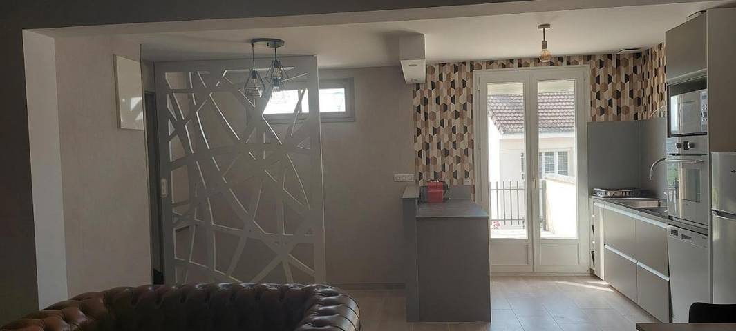 Location de vacances pour 3 personnes, avec vue ainsi que piscine et jardin à Champillon - 4