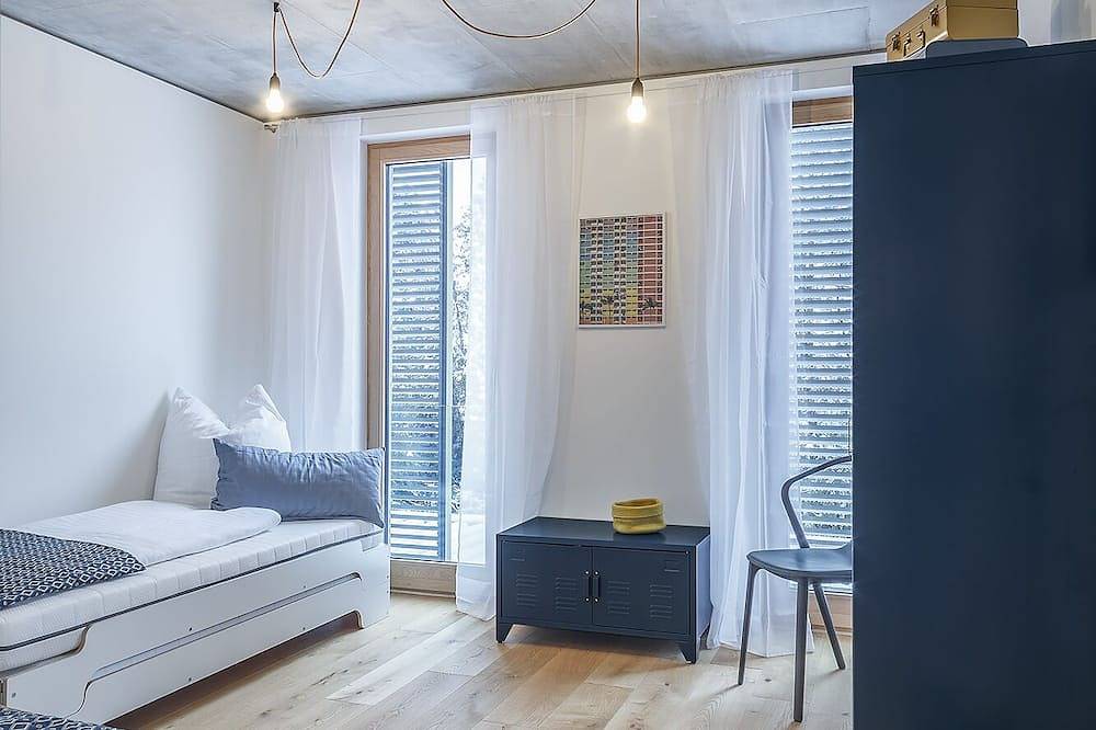 Ganze Wohnung, Wohnen in der modernen \"Villa Kunterbunt\" in Puchheim, Oberbayern