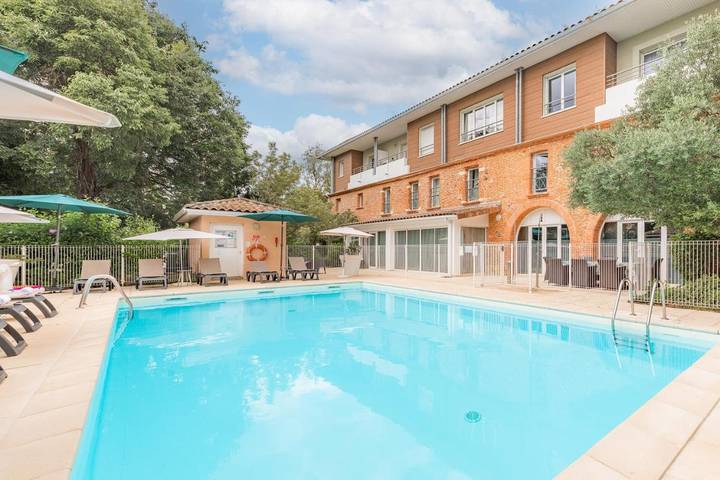 Appart’hôtel pour 2 personnes, avec piscine ainsi que sauna et jardin