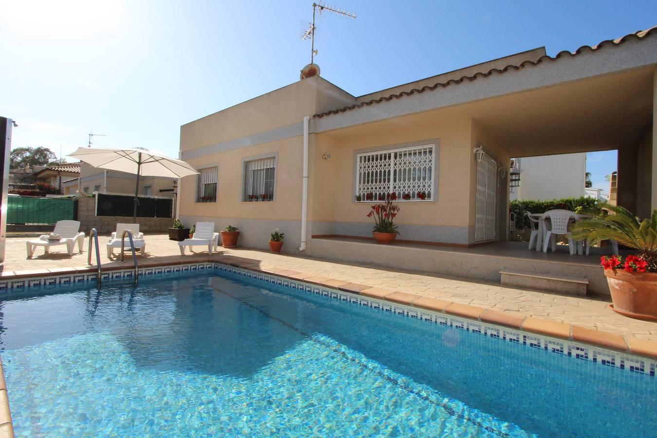 Casa Nordine I, Ideal fuer Ihren Urlaub am Meer, Witi gratis, Klimaanlage optional, Privatpool, Hunde erlaubt, Hundestrand in Riumar, Delta de l'Ebre