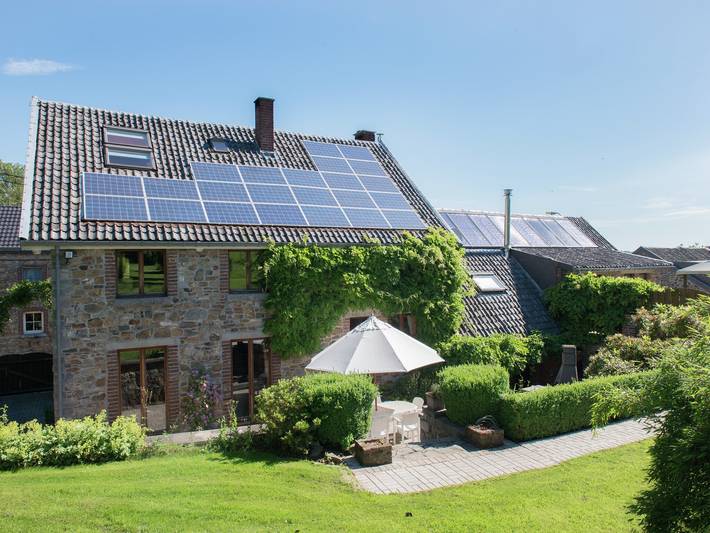 Vakantiehuis voor 9 personen, with terras and sauna as well as zwembad in Theux