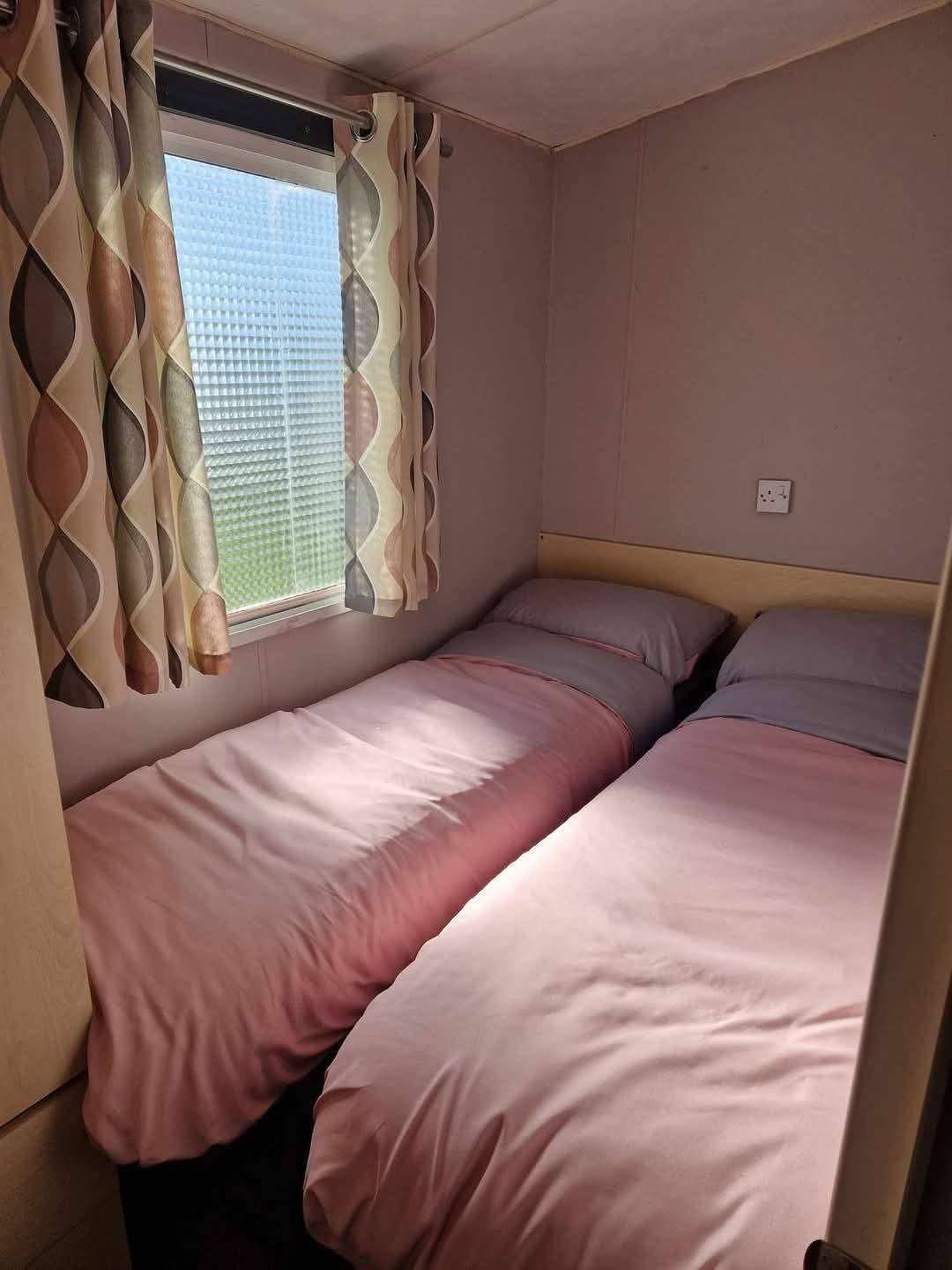 Cabin Sleeps 6 with Wifi in Chapel St. Leonards, Lincolnshire