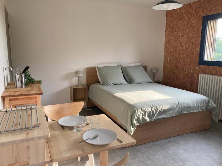 Gîte pour 2 personnes, avec vue ainsi que jardin et terrasse à Le Longeron