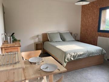 Gîte pour 2 personnes, avec jardin ainsi que vue et terrasse à Le Longeron