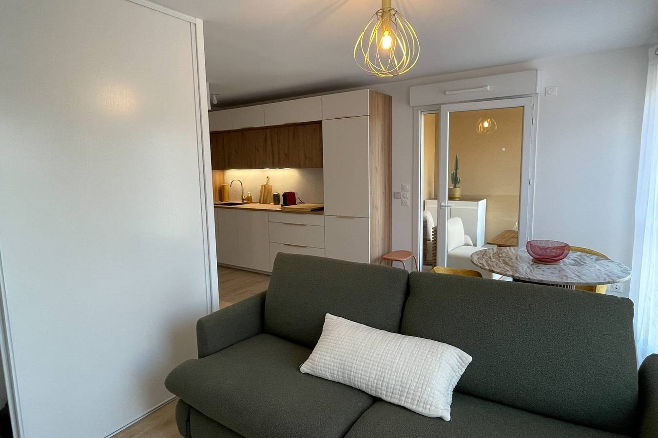 Studio entier, Studio moderne - terrasse - piscine in Villeneuve-Loubet, Région de Cannes