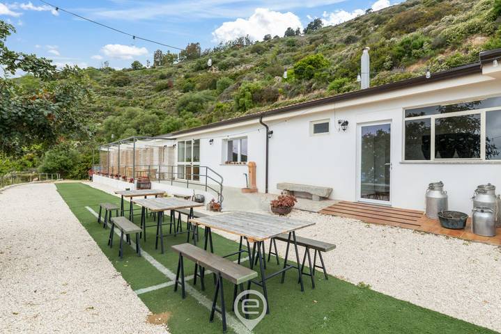 Zimmer für 2 Personen mit Garten in Lanusei, Barbagia