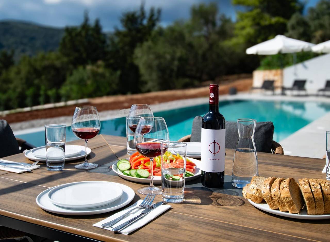 Villa Therona, Private Infinity Pool, Spacious Furnished Terrace, Lefkada in Απόλπαινα, Πόλη της Λευκάδας