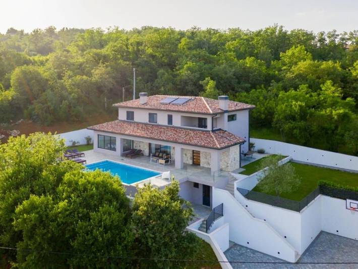 Ferienhaus für 7 Personen, mit Garten und Pool