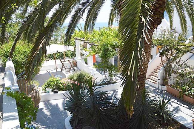 Ferienhaus für 2 Personen, mit Balkon und Terrasse sowie Garten und Ausblick auf Stromboli