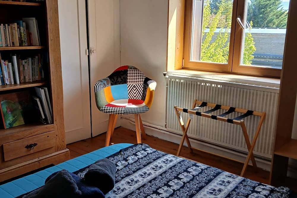 Charming, quiet town house with small garden in Crest, Die region