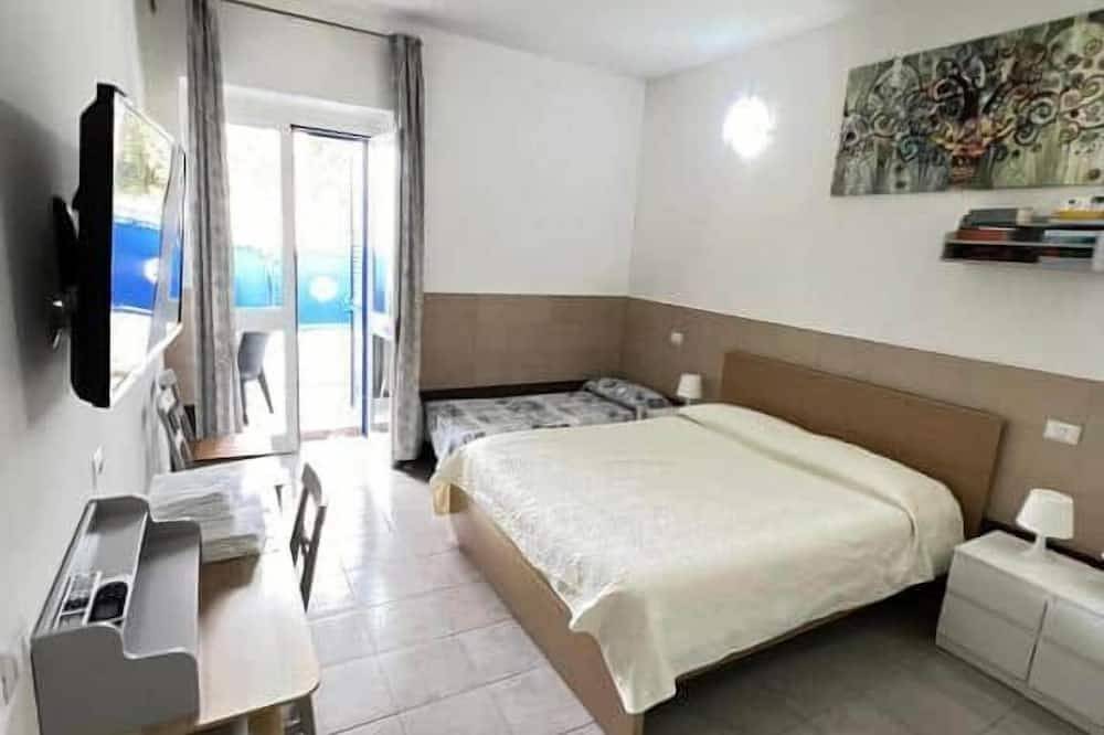 Chambre Familiale avec Jardin in Sabaudia, Agro Pontino